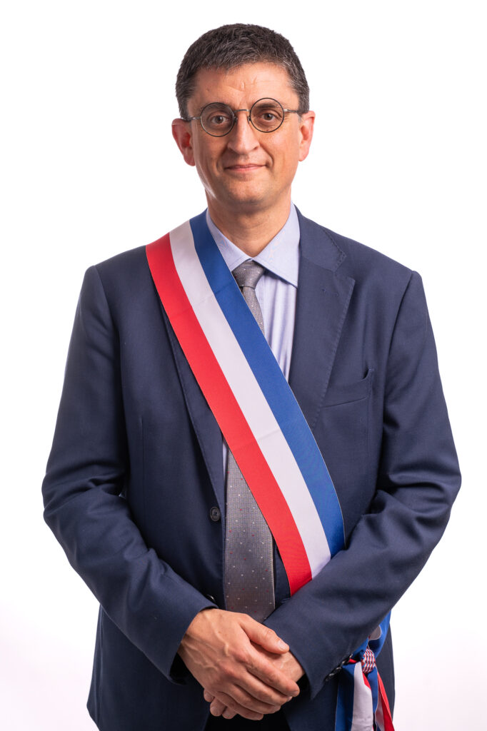 Portraits du maire Cédric Sabouret pour la ville de Gonesse en 2026. Photographie d'événements professionnels, institutionnels et culturels à Paris et banlieue.